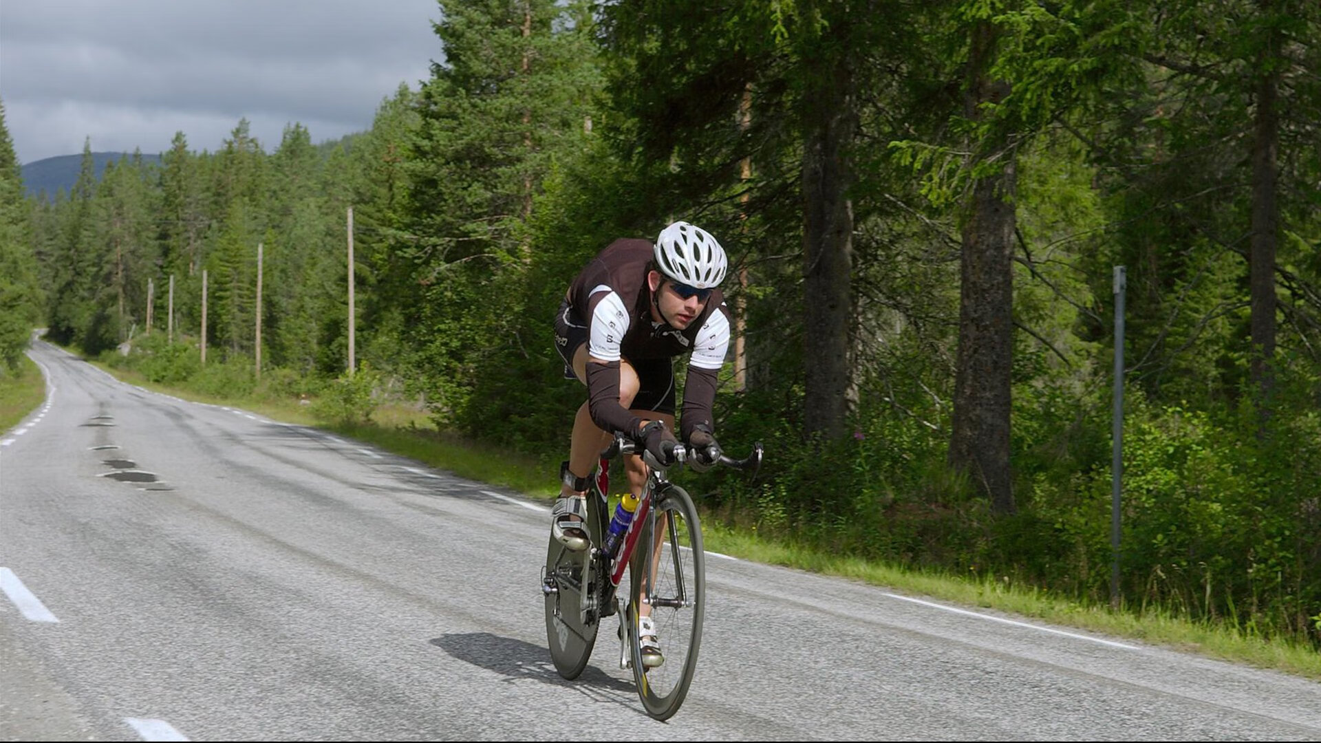 kering.com-传统纸风筝趣味赛，文化与运动的完美融合，纸风筝制作教程